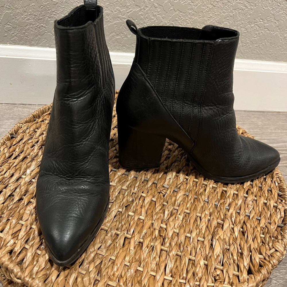 Marc Fisher MARIEL HEELED WESTERN BOOTIE